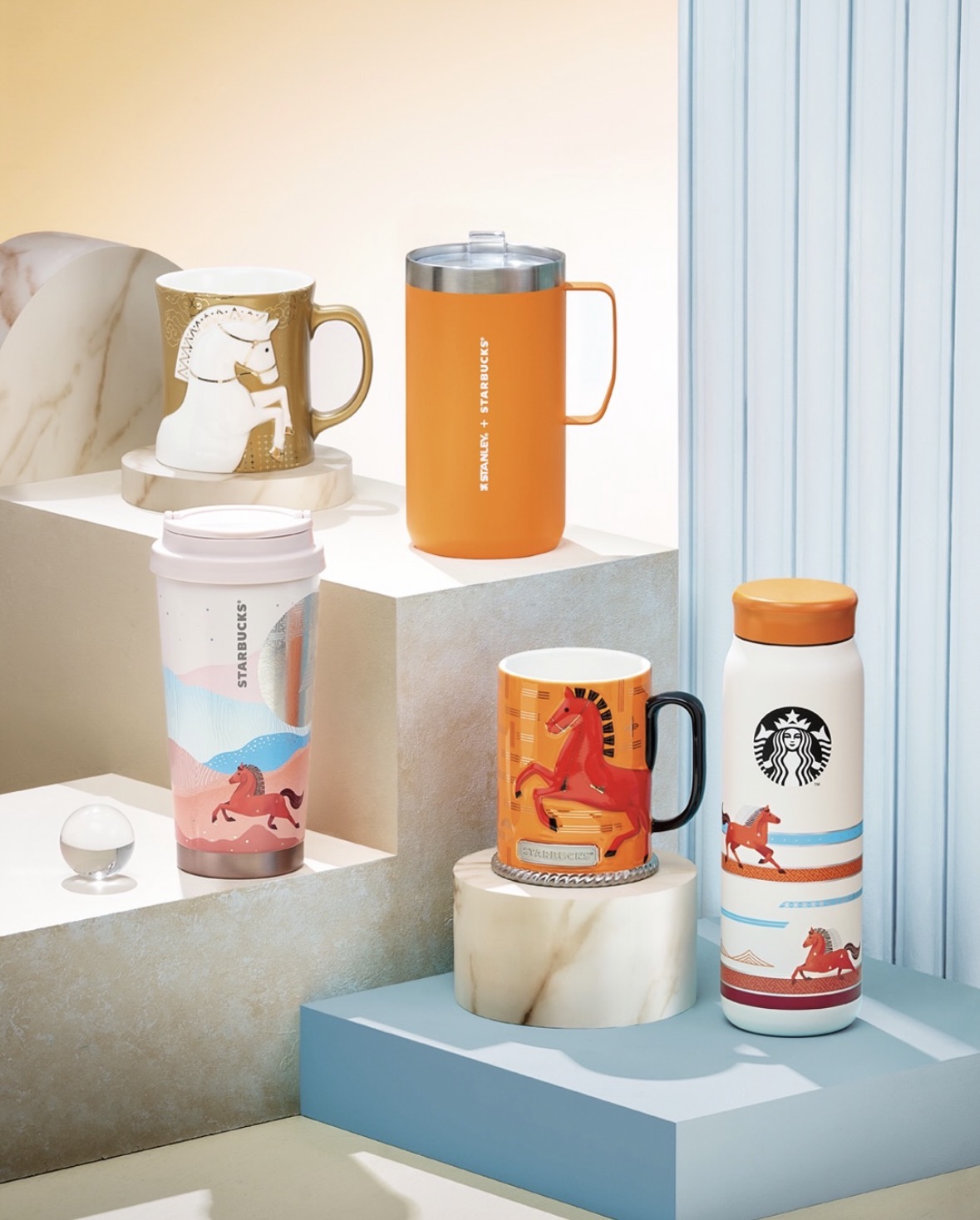 韓国スタバ】2026年ニューイヤーMDが登場！干支「馬」モチーフのマグ