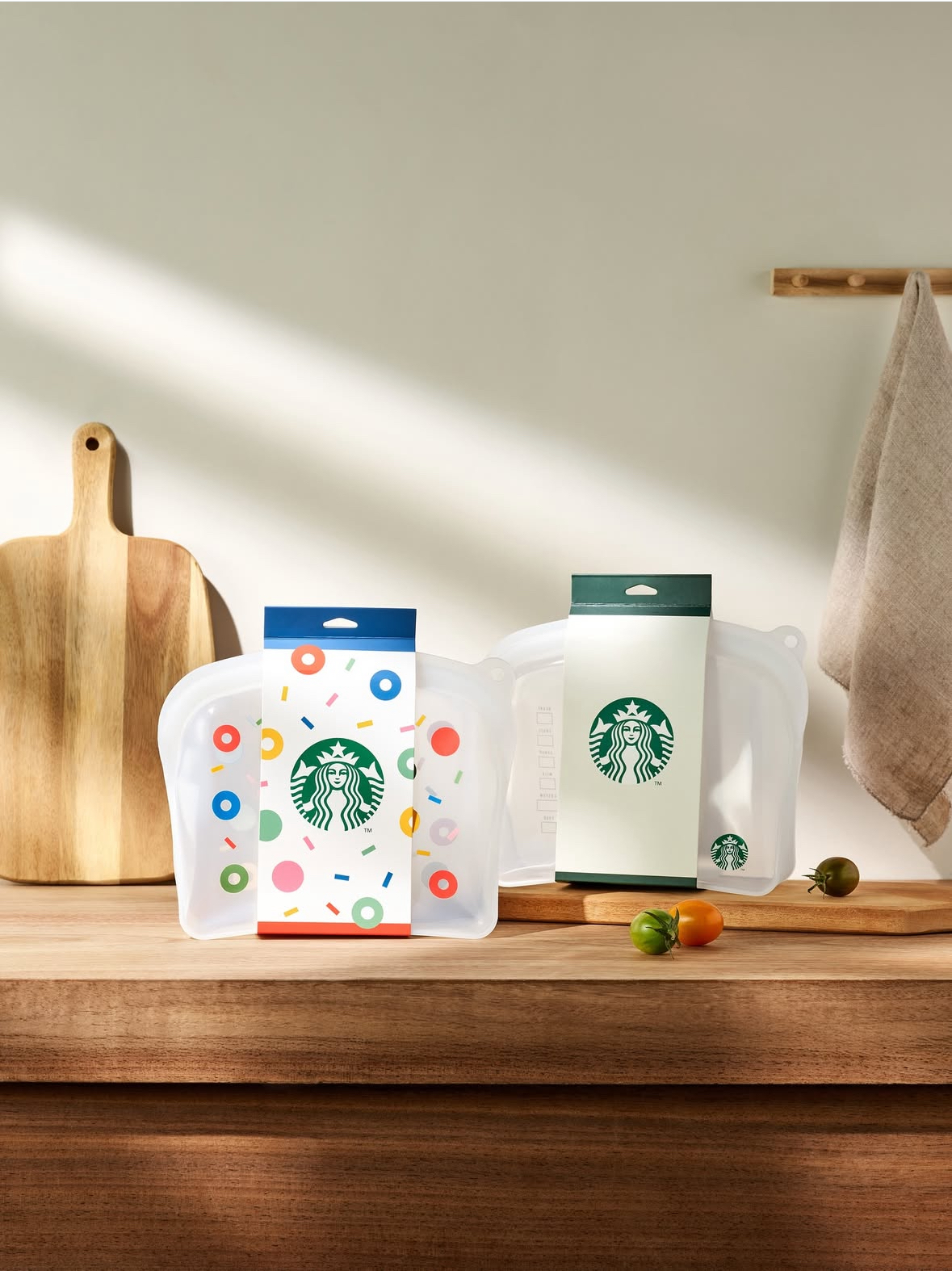 韓国スタバ「シリコンフードバッグセット」登場　秋限定ドリンクやフードとセットで発売